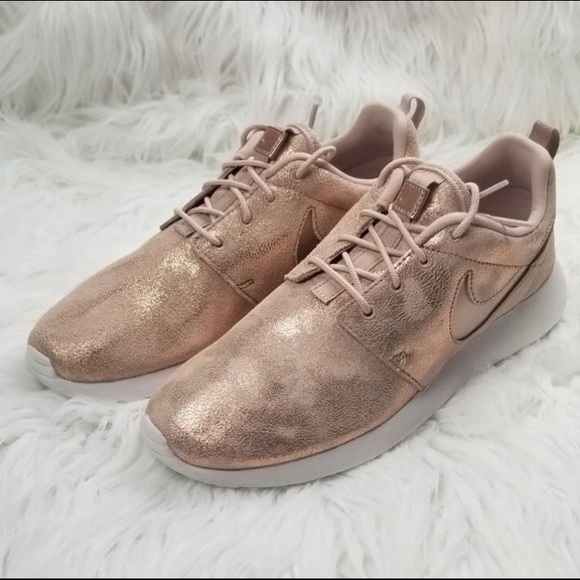 Nike Shoes - Nike Women's Roshe One Premium Shoes in Rose Gold!